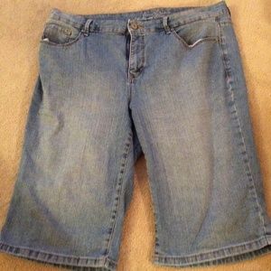 Gloria Vanderbilt Women’s Bermuda Shorts Denim Size 12